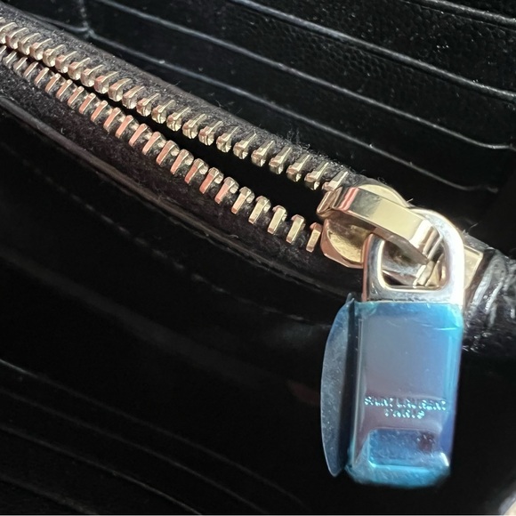 YSL / SAINT LAURENT BLACK CLASSIC CASSANDRE WALLET ON CHAIN IN GRAINED LEATHER - Picture 7 of 16